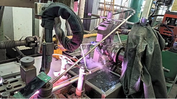 要怎么選擇冰蓄冷機組水箱中的U型不銹鋼換熱管